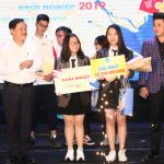 Học trò trường Nhân Chính bảo vệ môi trường với ý tưởng ống hút từ bột gạo